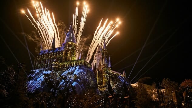 Universal Studios Florida Casts a Holiday Spell at Hogwarts Castle and Beyond