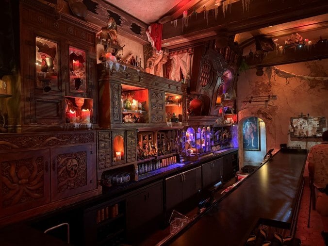 Disney World bars Beak and Barrel